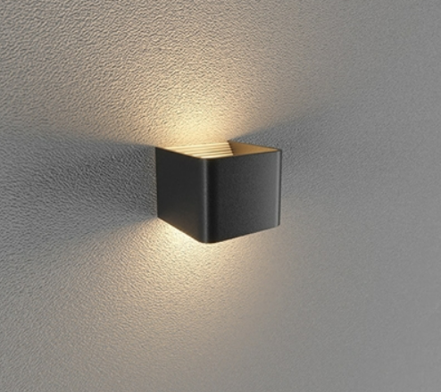  5W/ 220V *Màu ánh sáng : Vàng 3000K *Kích thước sản phẩm(cm) : 10*10*8 cm